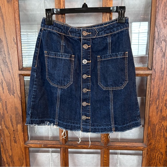 Stradivarius EUC Denim Skirt Size 4 raw hem - Picture 2 of 8